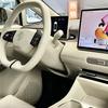 El interior del nuevo MG4 con revestimiento de cuero