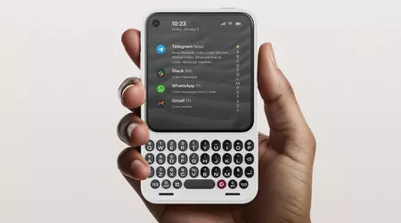 Clicks Communicator: el 'segundo móvil' con teclado físico QWERTY que llega en 2026