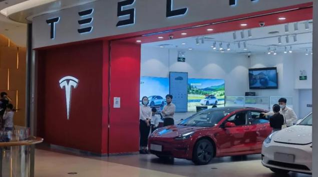 Los empleados de Tesla en China ...