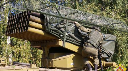 Los soldados bielorrusos de la frontera con Ucrania han equipado sus vehículos con "parrillas