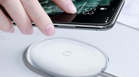 Cargador inalámbrico Baseus 15W USB-C por $ 13