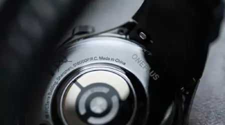 "Meda en China": divertida errata encontrada en la carcasa del smartwatch OnePlus Watch 3