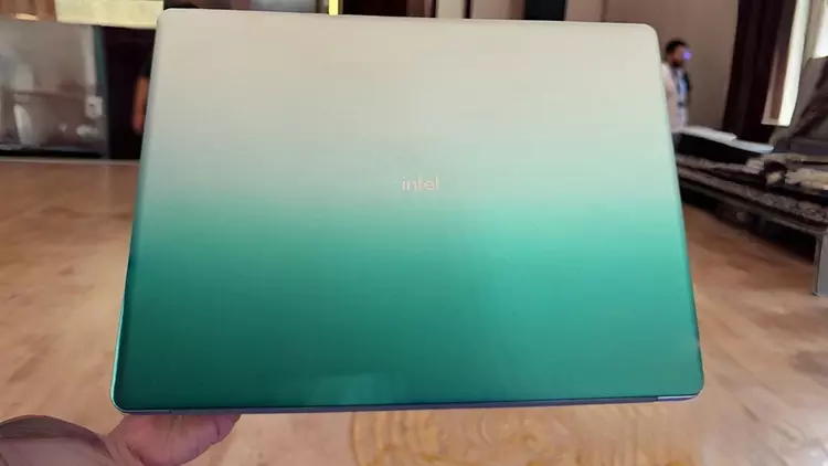 Intel presenta concepto de portátil elegante ...