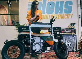 Deus Ex y BMW han hecho ...