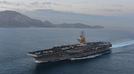 El portaaviones USS Dwight D. Eisenhower, el destructor Arleigh Burke y el crucero Ticonderoga se dirigen a Israel. El Eisenhower, el destructor Arleigh Burke y el