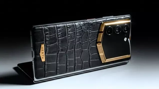 Vertu Alphafold: el móvil plegable de ...