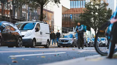 Departamento de Transportes británico: los coches autónomos circularán por las carreteras en 2026