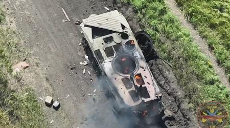 Un dron ucraniano lanzó granadas contra un vehículo de combate de infantería ruso BMP-1 valorado en 200.000 dólares