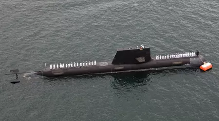 Uno de los submarinos diesel-eléctricos más antiguos de Australia, el HMAS Farncomb de la clase Collins, se incendió en Australia.