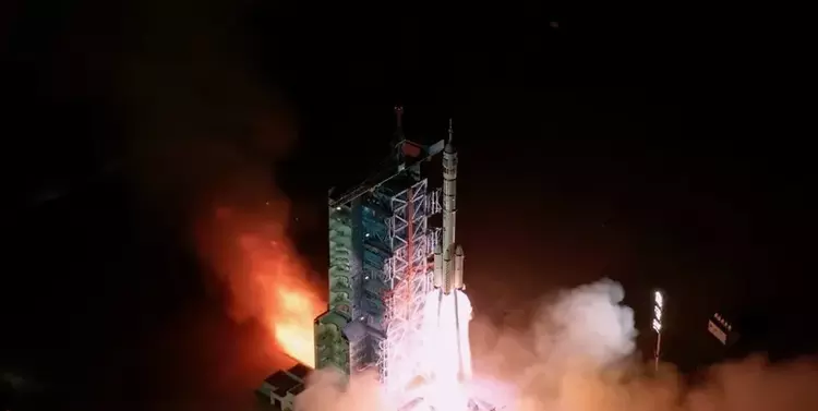 China envió la misión Shenzhou-21 con ...