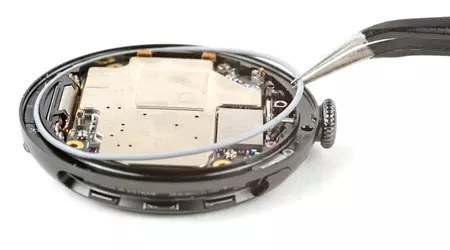 iFixit: Pixel Watch 4 — el smartwatch más fácil de reparar del mundo