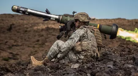 Muy espectacular: soldados ucranianos muestran cómo destruyeron un tanque enemigo con una jabalina (vídeo)