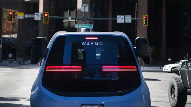 El robotaxi de Waymo llevó a ...
