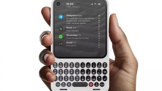 Clicks presentó su propio teléfono inteligente ...