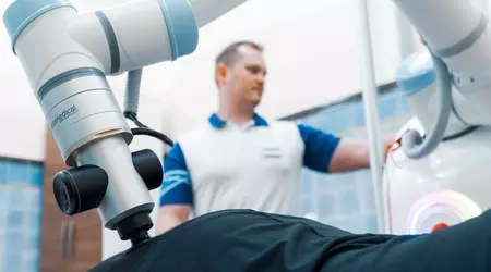 Anna, la robot masajista: la primera robot masajista con inteligencia artificial del mundo, Rocozyer, ha sido lanzada en la República Checa, y no se anda con chiquitas con la celulitis.