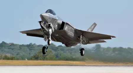 La República Checa, tras encargar el F-35 Lightning II, decidió crear un centro de formación de pilotos de cazas de quinta generación