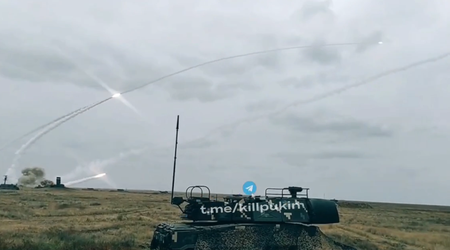 Los Buk ucranianos lanzan cuatro misiles para destruir objetivos aéreos (vídeo)