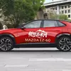 Mazda EZ-60 crossover en movimiento