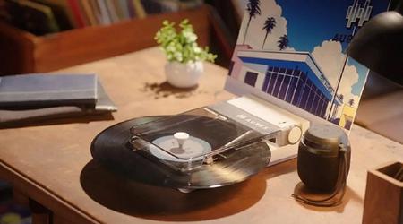Toshiba ha presentado el tocadiscos portátil Aurex AX-RP10 que te permite escuchar música dondequiera que vayas