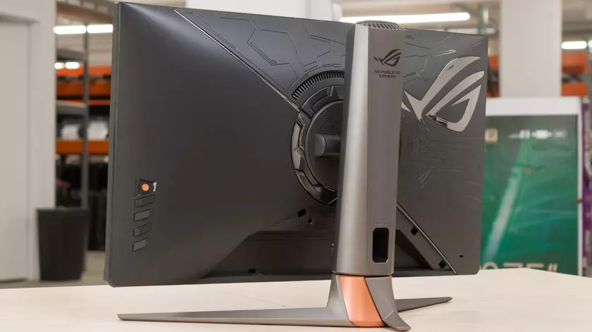 ASUS ROG Swift PG279QM monitor gaming torneo