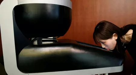 En Japón, crearon un televisor que transmite gustos, para esto hay que lamerlo.