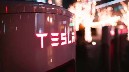 Tesla entabla un litigio con Apple por un accidente mortal con el piloto automático
