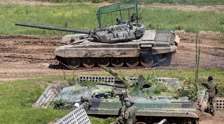 Ahora incluso Eslovaquia está probando "rejas" en los tanques T-72 y Leopard: los drones obligan a improvisar