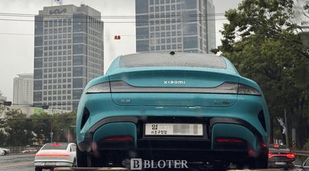 Xiaomi SU7 visto fuera de la sede de Hyundai en Seúl - el fabricante coreano está estudiando al rival chino
