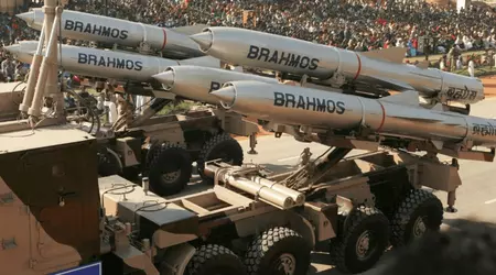 India ha probado una versión terrestre del misil supersónico de crucero avanzado BrahMos ER con un alcance de 450-500 kilómetros.