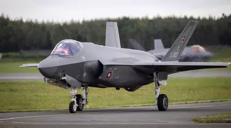 Los primeros cazas F-35 Lightning II han llegado a Dinamarca para sustituir a los F-16 Fighting Falcon que se transferirán a Ucrania.