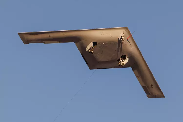 El bombardero nuclear B-21 Raider puede ...