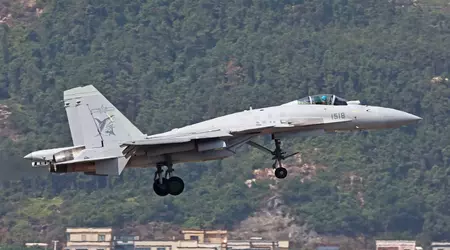Un caza de cubierta J-15 se estrella en China durante un vuelo de entrenamiento