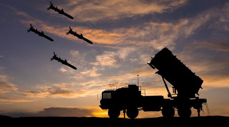 España gastará 2.800 millones de dólares en la compra de cuatro divisiones de sistemas Patriot con 24 lanzadores M903, 51 interceptores de misiles PAC-3 MSE y 4 radares AN/MPQ-65.