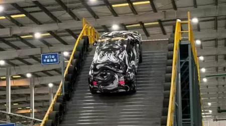 Yangwang U8 enfrenta la prueba número 1289 en una escalera simulada de la Montaña Tianmen – ¡Mira el video!