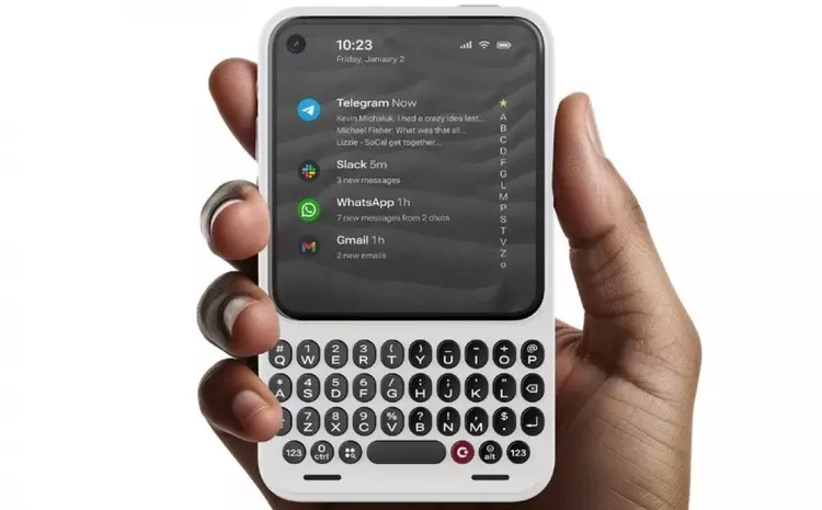 Clicks presentó su propio teléfono inteligente ...
