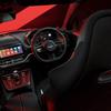El Aston Martin DBX S - en la carretera