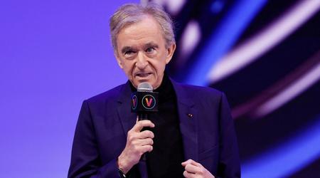 El multimillonario con una fortuna de 152.000 millones de dólares Bernard Arnault vendió su jet privado para evitar que le siguieran los ecologistas en Twitter