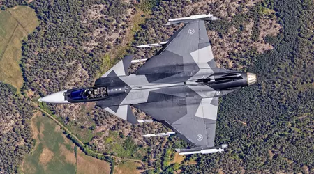El caza JAS 39 Gripen E modernizado tiene un ala más grande para aumentar su maniobrabilidad y puede transportar más misiles.