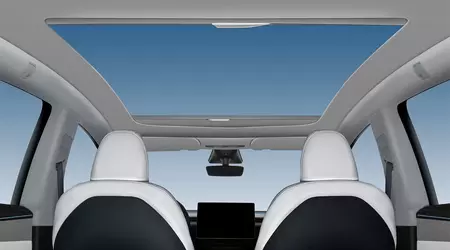 Tesla lanza en China el parasol deslizable oficial para el Model Y Juniper que Europa aún espera