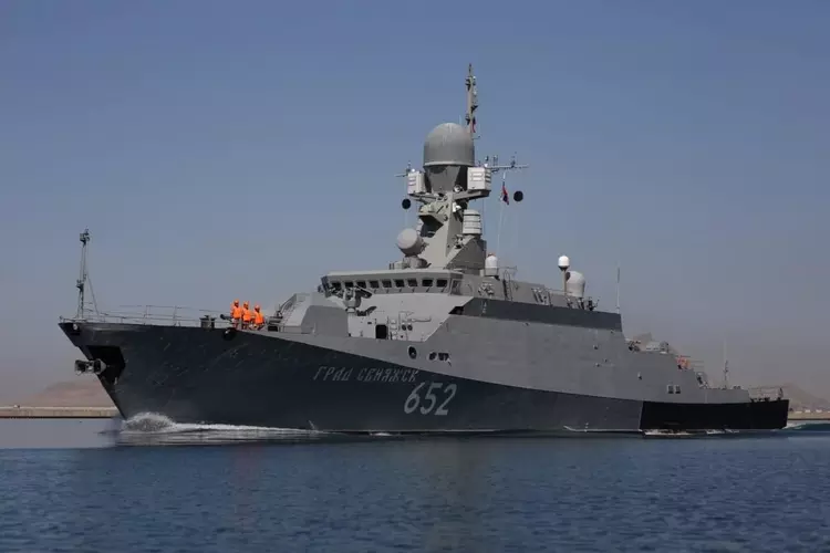 DIU ataca el barco de combate ...