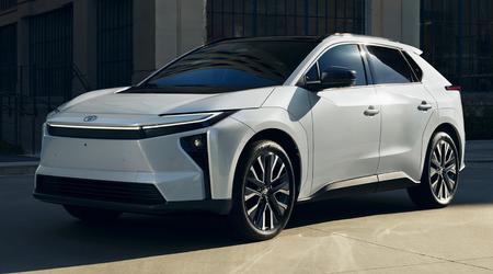 Toyota ha renombrado el crossover eléctrico bZ4X para América, ha añadido autonomía y ha actualizado el diseño para el modelo 2026