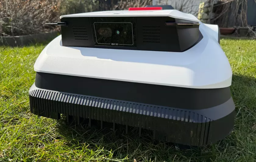 ECOVACS GOAT A2500 robot cortacésped con mando a distancia