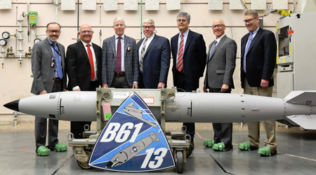 EE. UU. crea nueva bomba nuclear B61-13 un año antes de lo previsto