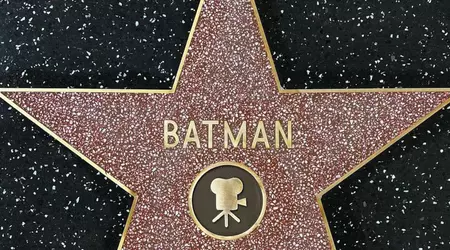 Batman recibe una estrella en el Paseo de la Fama de Hollywood: es el primer superhéroe en conseguirlo.