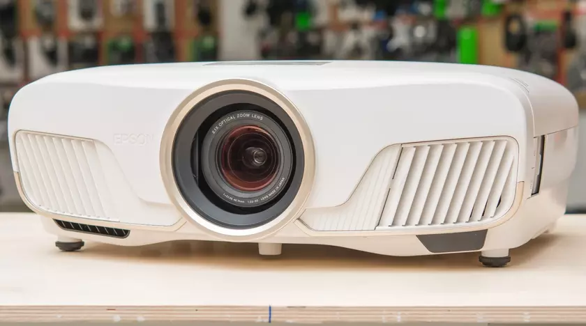 Epson Home Cinema 5050UB proyector por menos de 3000 euros