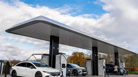 Mercedes ha abierto un centro de marca en Europa con estaciones de recarga para vehículos eléctricos con una capacidad de 300 kW