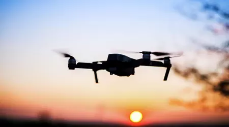 Vídeo impresionante: El operador de un dron ucraniano demostró una precisión fenomenal y alcanzó con granadas a un objetivo que se movía rápidamente