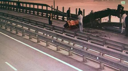Puente de Crimea soportado volado: SBU informa de otra operación exitosa