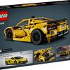 Modelo completo de Lego Technic Corvette Stingray C8 al fondo
