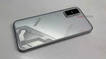 Foto en vivo del Infinix GT 30 en el nuevo color Shadow Ash